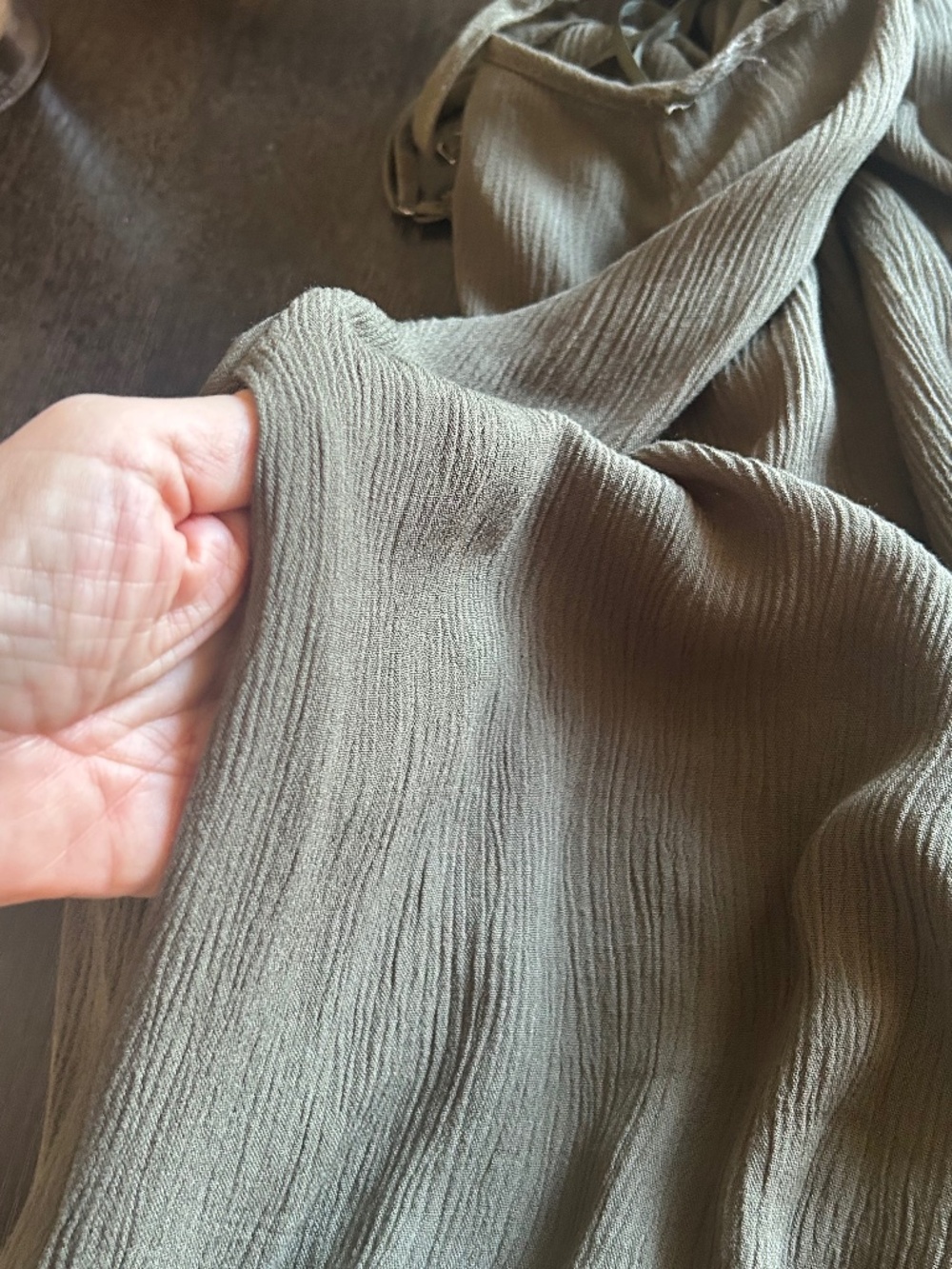 TREASURE & BOND Olive Green Crinkle Gauze V-Neck Maxi Dress Pockets L EUC - Picture 5 of 8